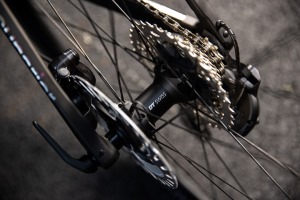 Silniční kolo SUPERIOR XR 9.7 GF Gloss Rainbow Black / Carbon 8 (8)