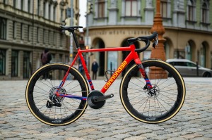 Silniční kolo CANNONDALE CAAD14 Rally Red Sram Force 1x13 ZIPP 454 NSW vel. 56