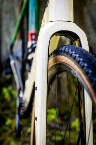 Gravel kolo CIPOLLINI Ago Sand/Green/Red Shiny  5 (3)