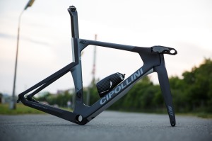 Rámová sada CIPOLLINI NKTT Carbon Matt Grey/Matt Chrome Shiny L Rámová sada CIPOLLINI NKTT Carbon Matt Grey/Matt Chrome Shiny L