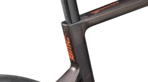 bmc-2027-teammachine-slr-01-six-road-bike-black-5_a1f79fe0-452a-4641-ab9f-36828eabcd5d_180 (4)