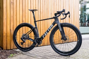 Gravel kolo FACTOR Elara Force XPLR Matte Carbon